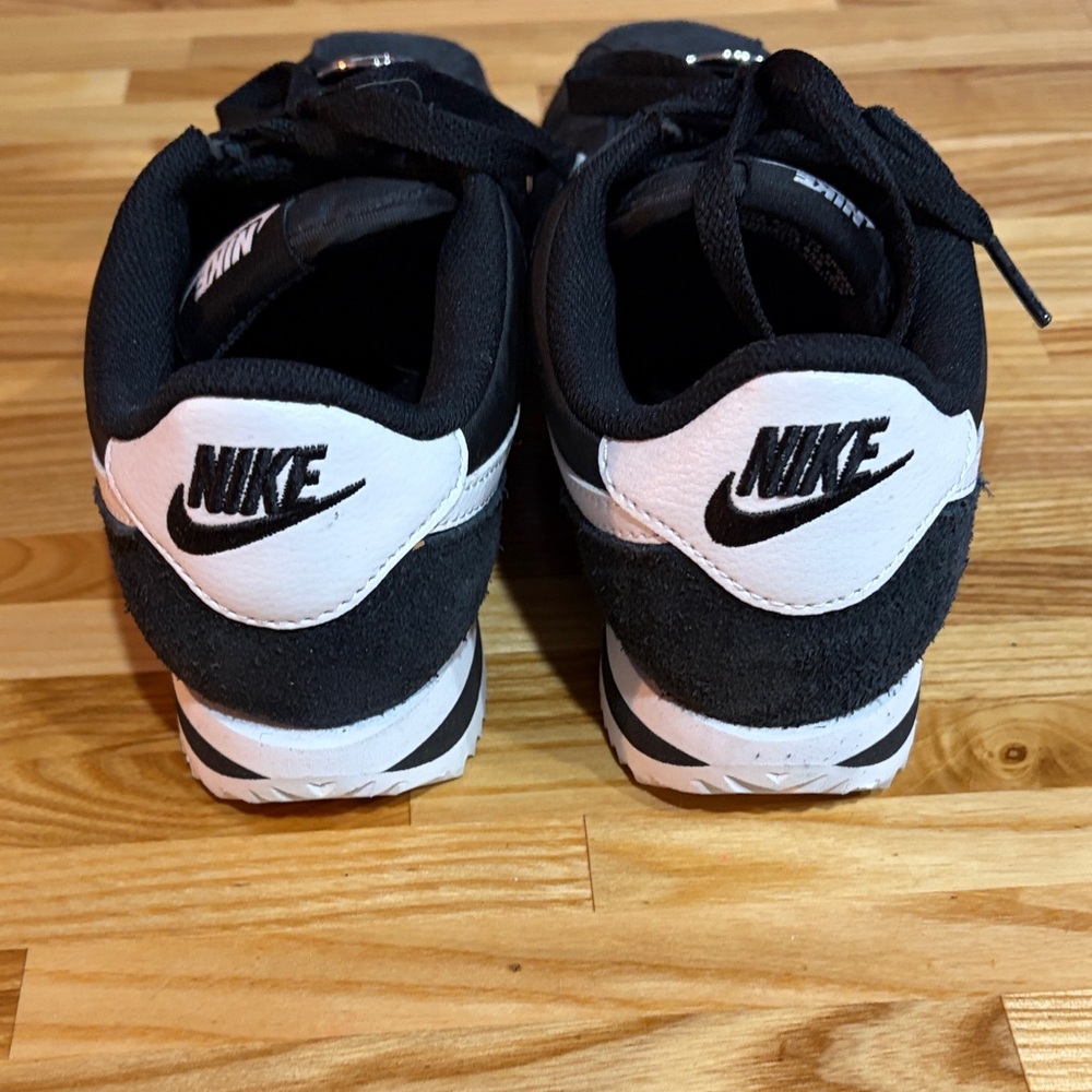 Nike Cortez Women's Black and White Sneakers - Picture 3 of 5
